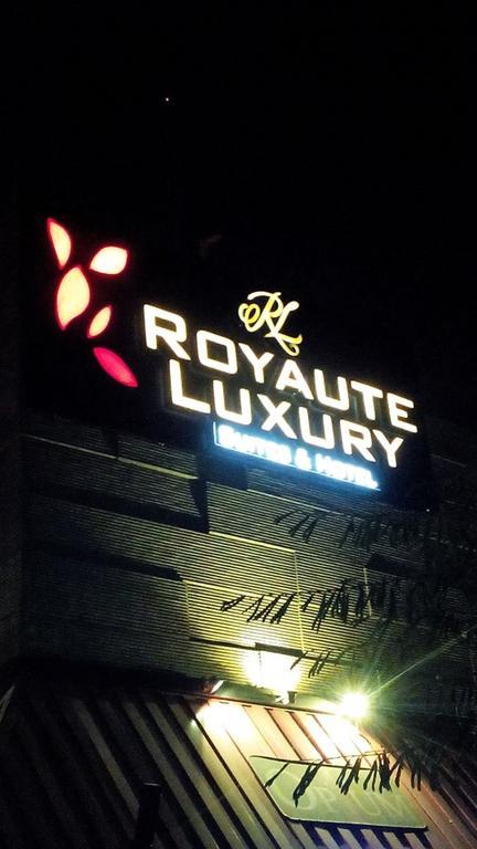 Royaute Luxury Suites And Hotel Gulberg Λαχόρη Εξωτερικό φωτογραφία